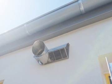 Bild 4: Luftansaugung und –ausblasung an der Außenfassade