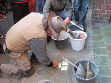 Die Verlegung der Steine für die Familie Lichtenstein