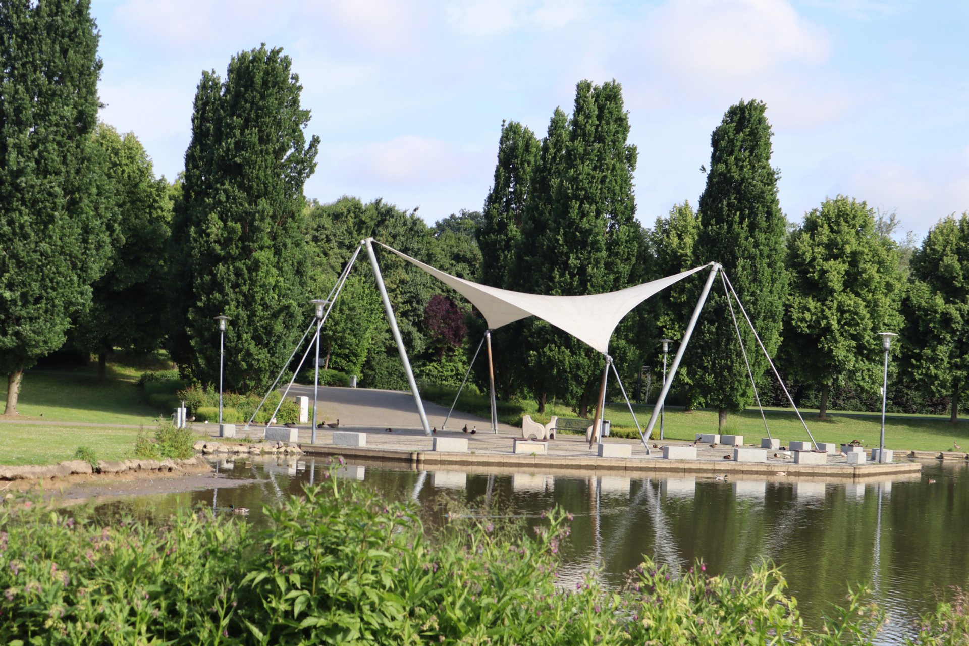 Wurmauenpark im Sommer 